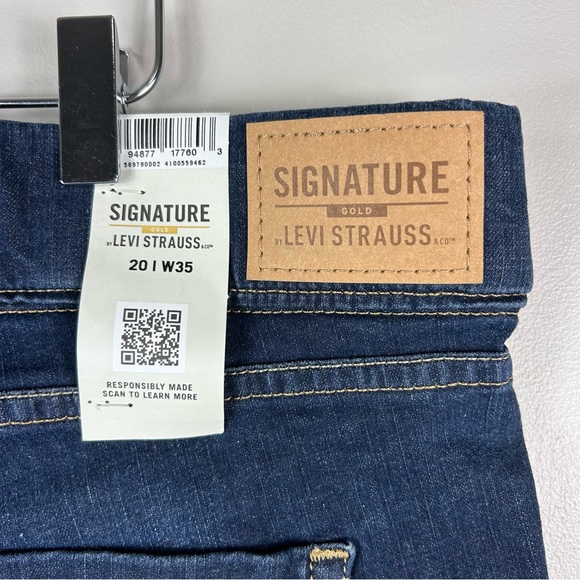 NWT Signature by Levi Strauss Pull On Denim Shorts Size 20 - Picture 3 of 10